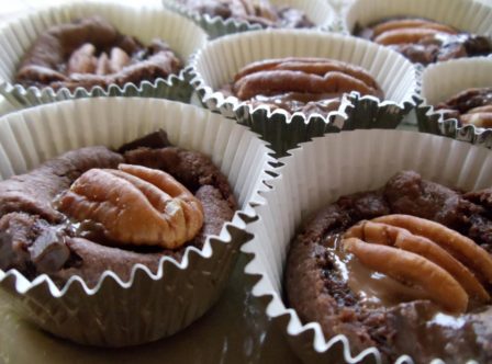 Ooey Gooey Turtle Cookie Cups!