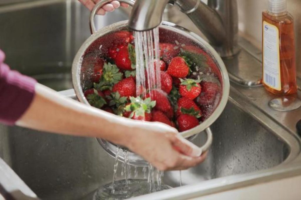 how-to-wash-fruits-and-vegetables-just-a-pinch