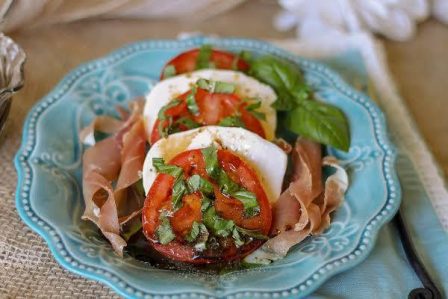 Tomato Mozzarella Salad With Balsamic Dressing